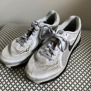 Nike AirMax Running Shoes Sz 9.5
